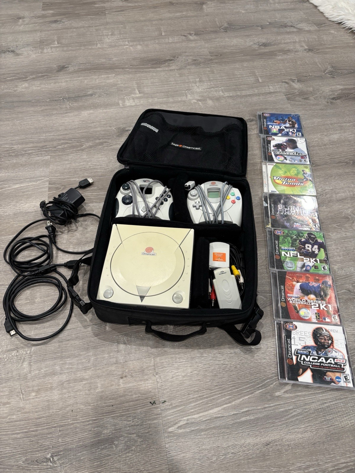 Vintage Sega Dreamcast Bundle HKT-3020 Carrying Case 7 Games