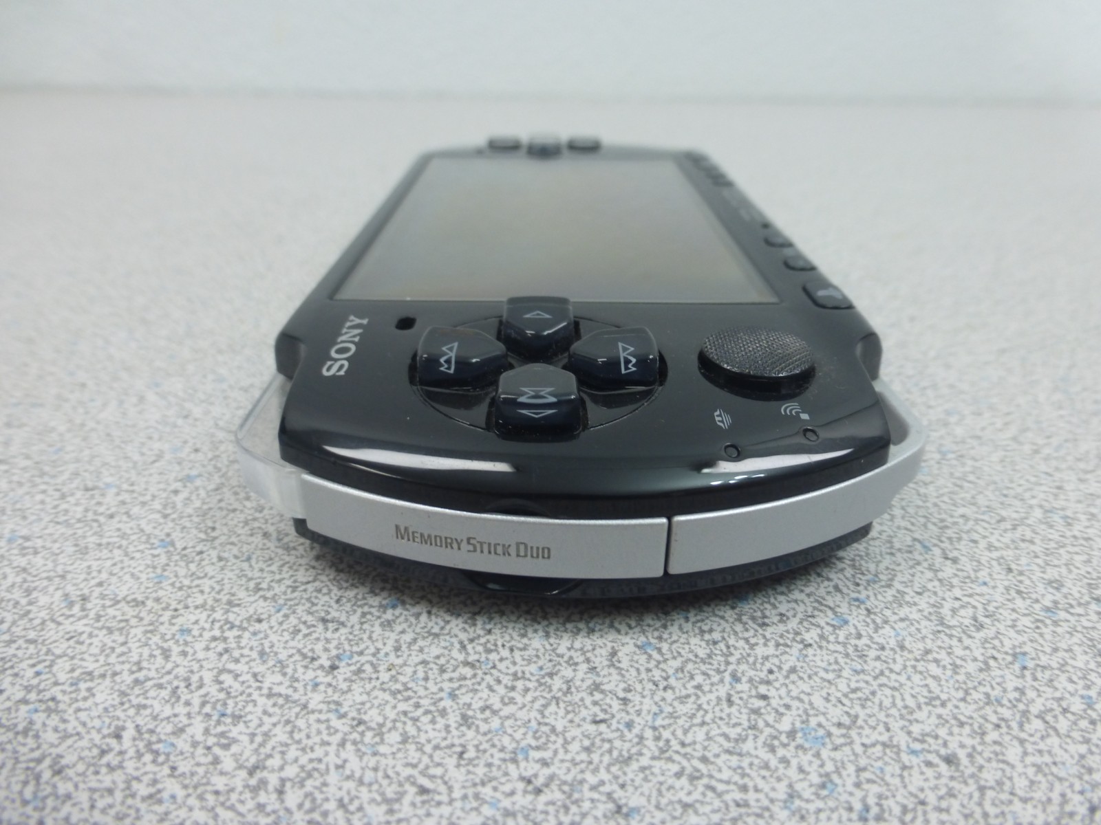 Sony PSP 3001 Console – PARTS or REPAIR – WONT READ GAMES