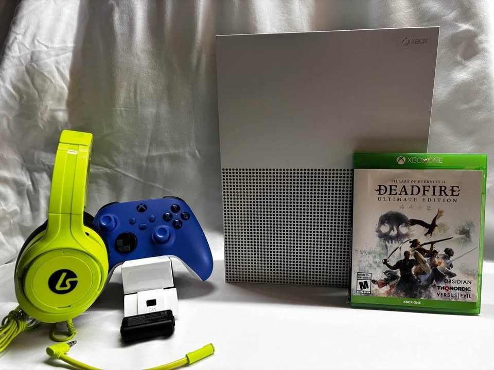Microsoft Xbox One S Minecraft Favorites Bundle 500GB Game Console – White