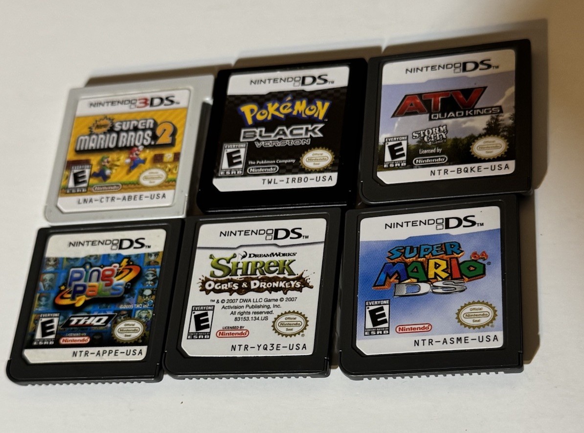 NINETENDO 3DS XL CONSOLE WITH 15 GAMES IN CASES & MANUALS 9 GAMES NO CASES