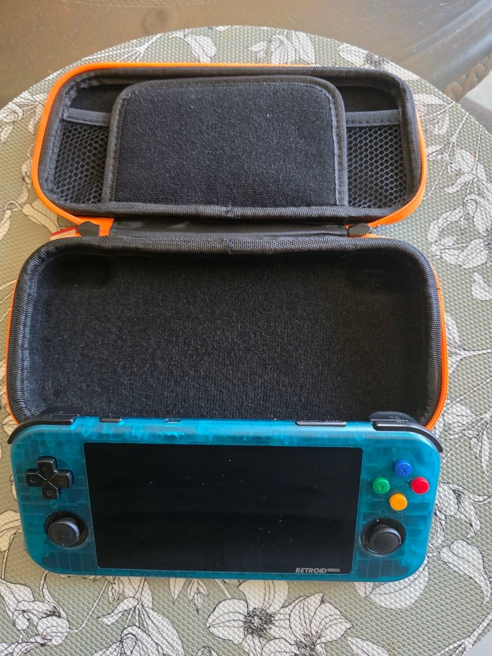 Retroid Pocket 3 Plus w/Case