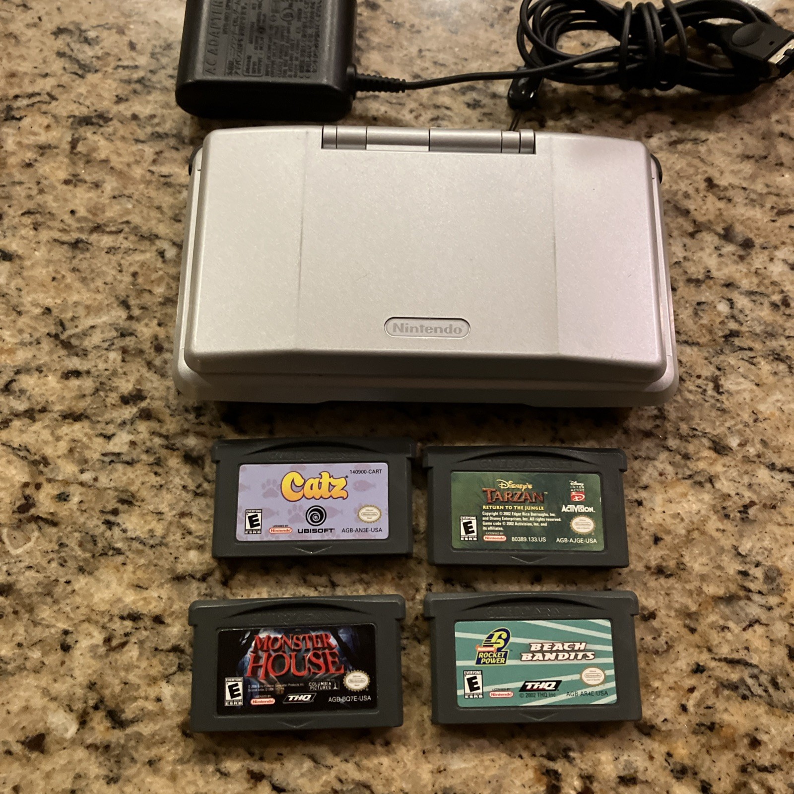 Nintendo DS NTR-001 with Charger Titanium Silver w/ Bad Hinge + 4 games – tested