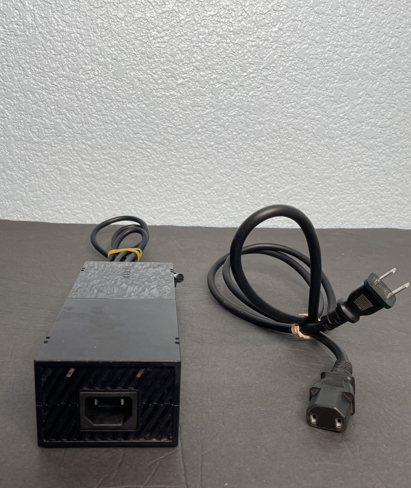 Microsoft Xbox One Black Console With Kinect Motion Sensor & Power Cords TESTED