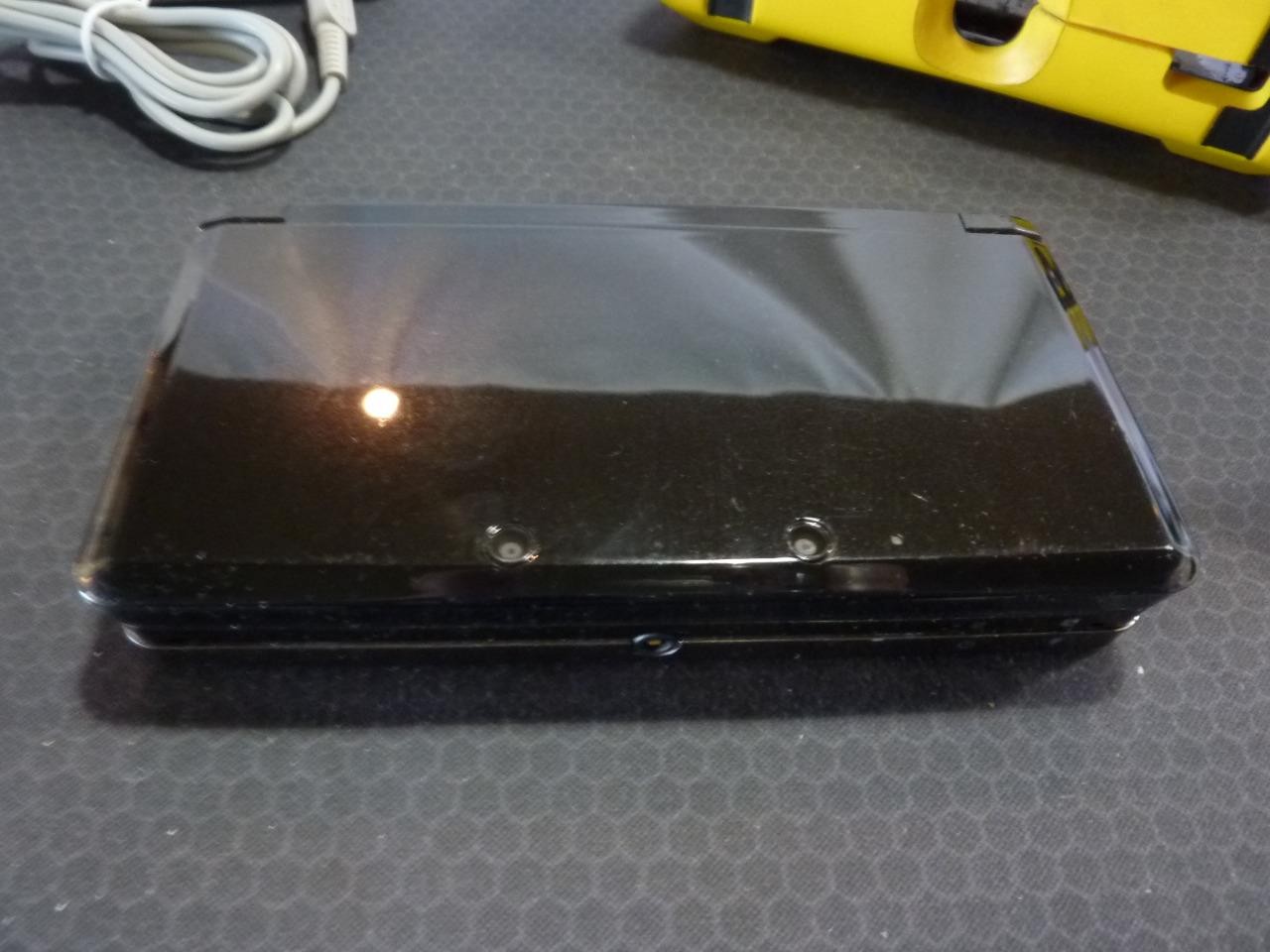 Nintendo 3DS 2GB Handheld System Black Used No Stylus w/ Aftermarket Charger +++