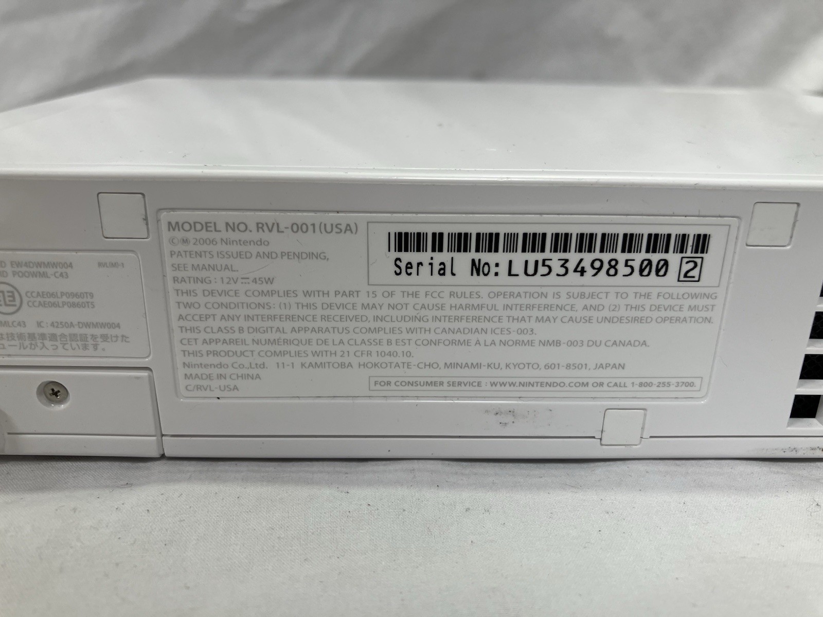 Nintendo Wii RVL-001 Console Bundle 2 Controllers Cables Stand GameCube Compat.