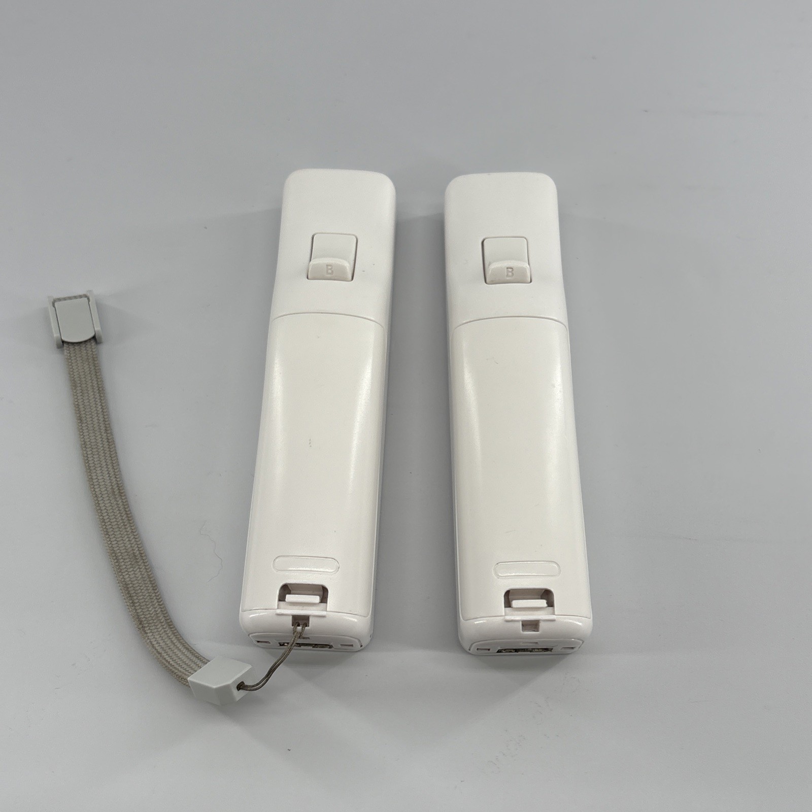 Nintendo Wii Console RVL-001 Bundle + Wii Remotes & Wii Nunchucks
