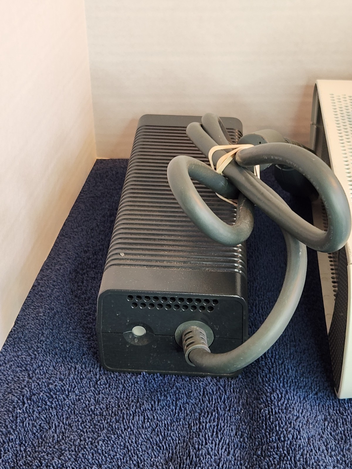 White XBOX 360 W/Power Adapters, Controller and Game, TESTED