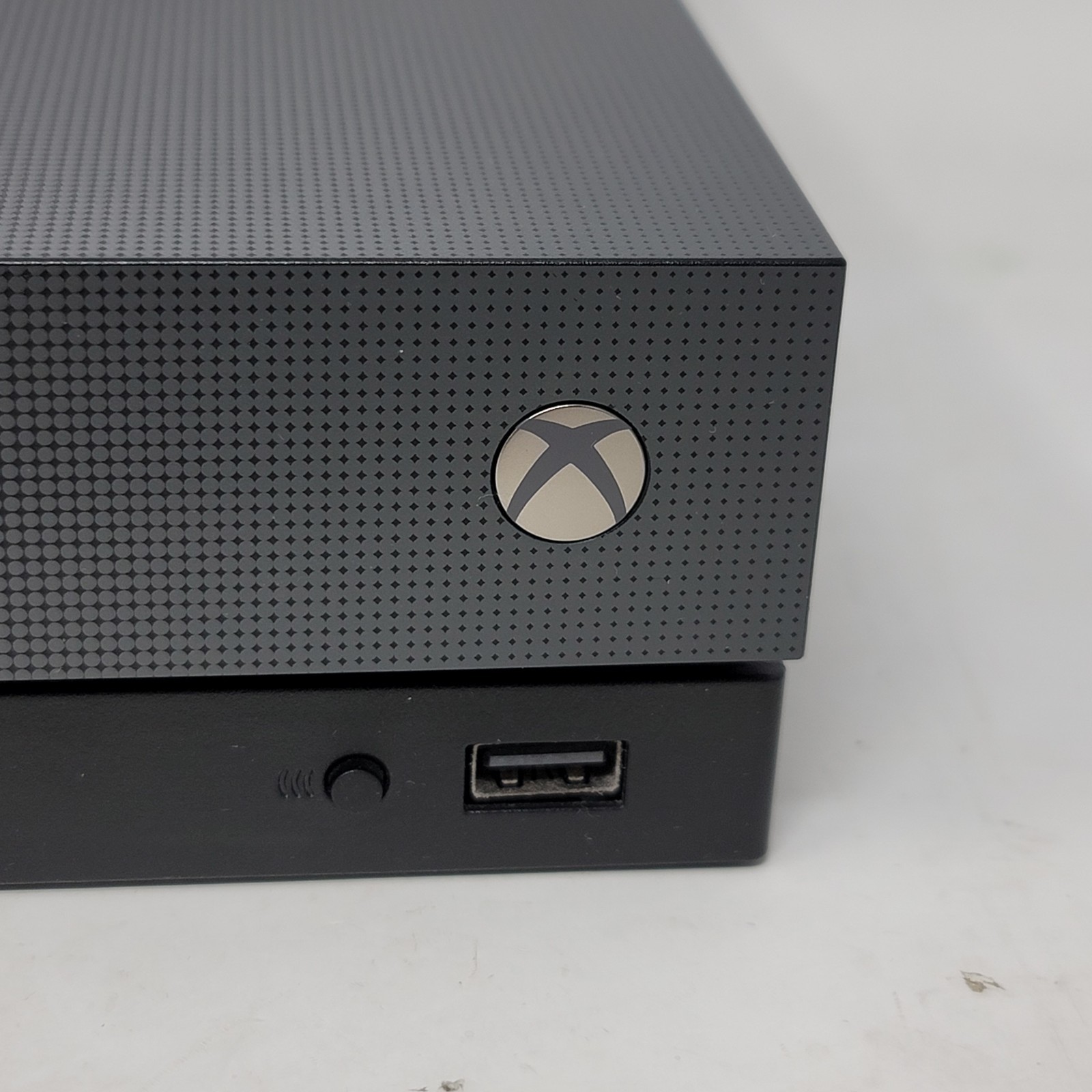 Microsoft Xbox One X Project Scorpio Edition 1TB Console Black Power ON Then OFF