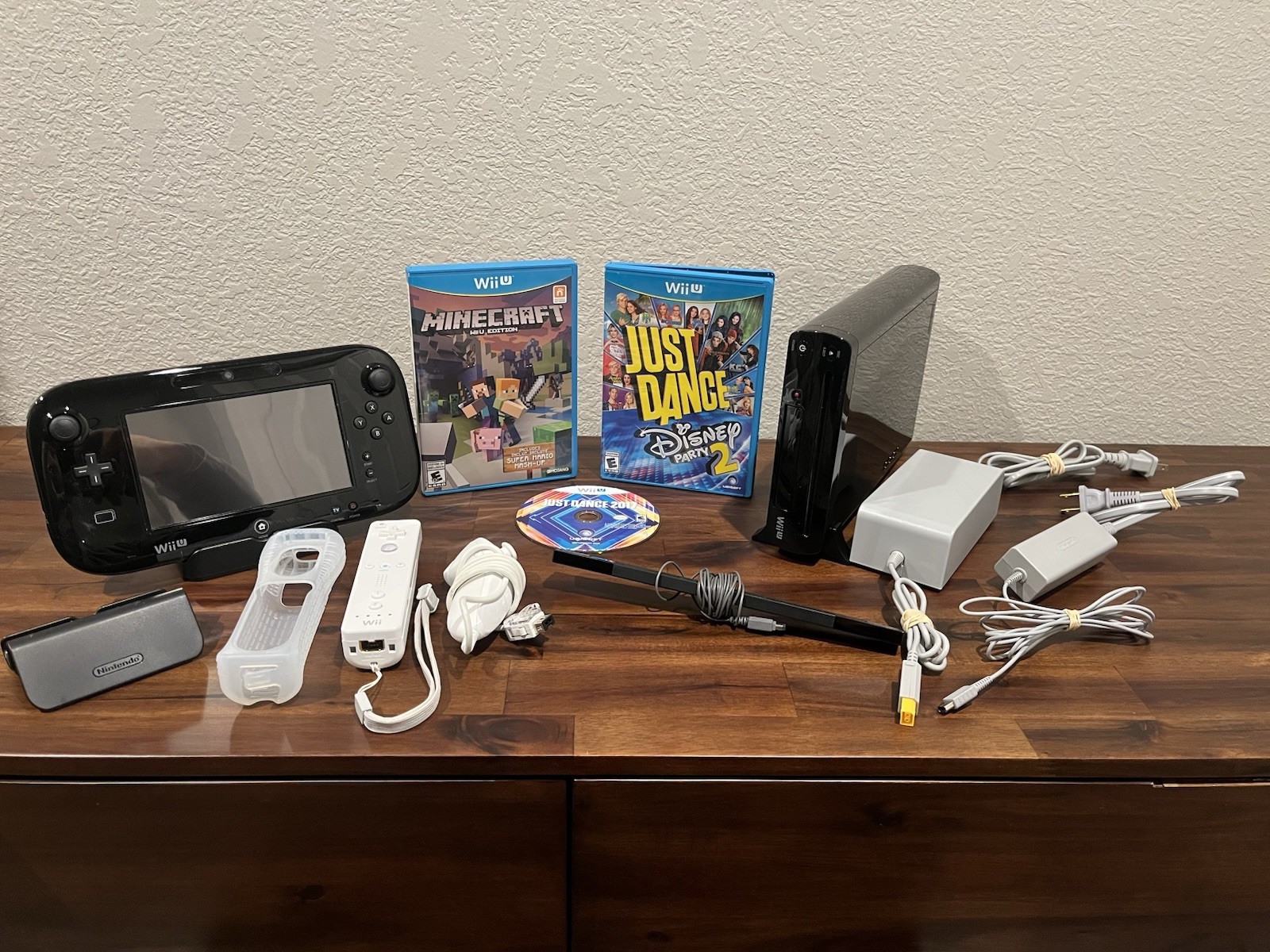 Nintendo Wii U Black Console Bundle – Tested & Working – Includes 5 Games