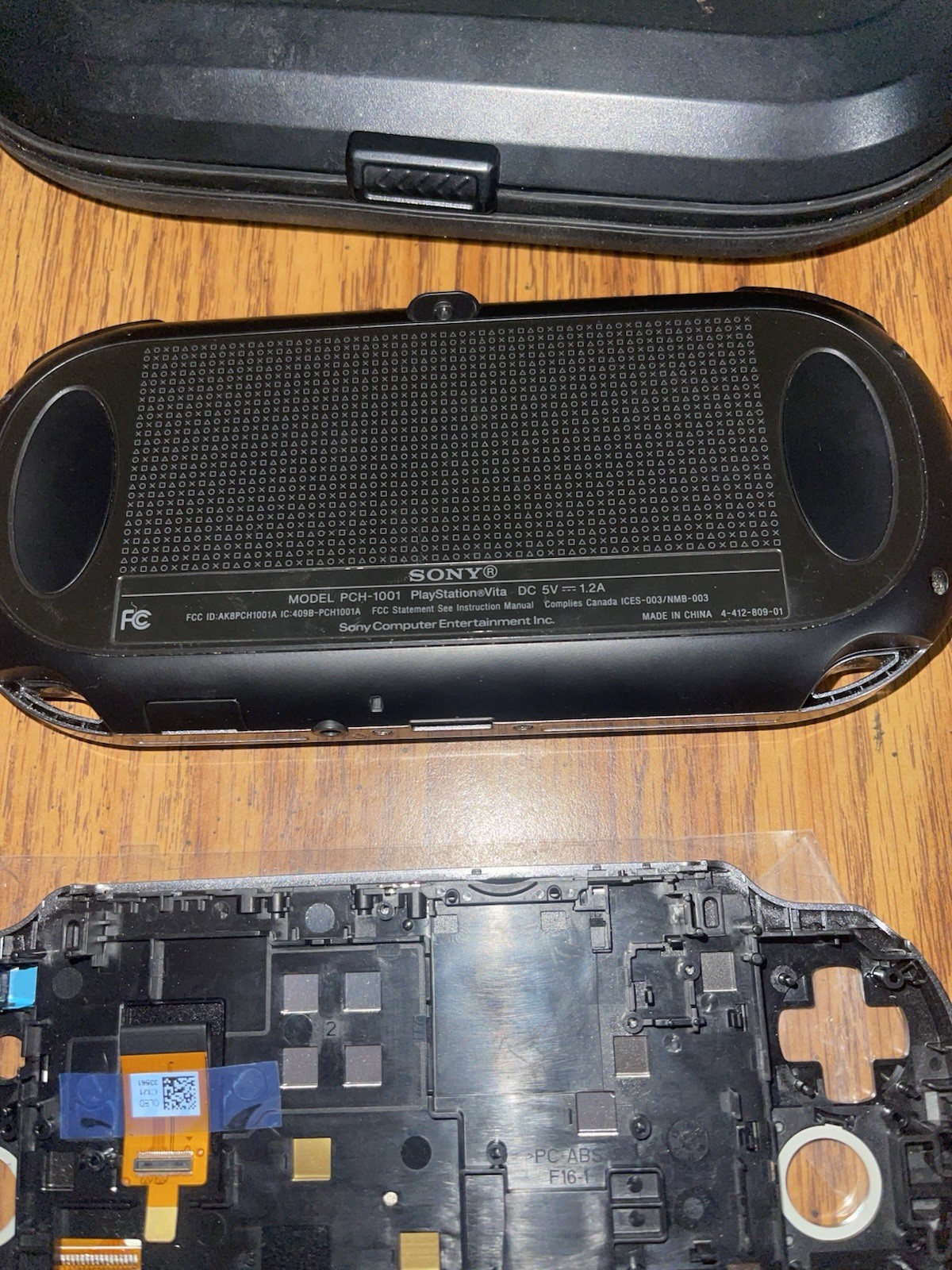 PS Vita PCH-1001 Bundle Console – Charger, RARE Vault Case & 32 Gig Card, 1 Game