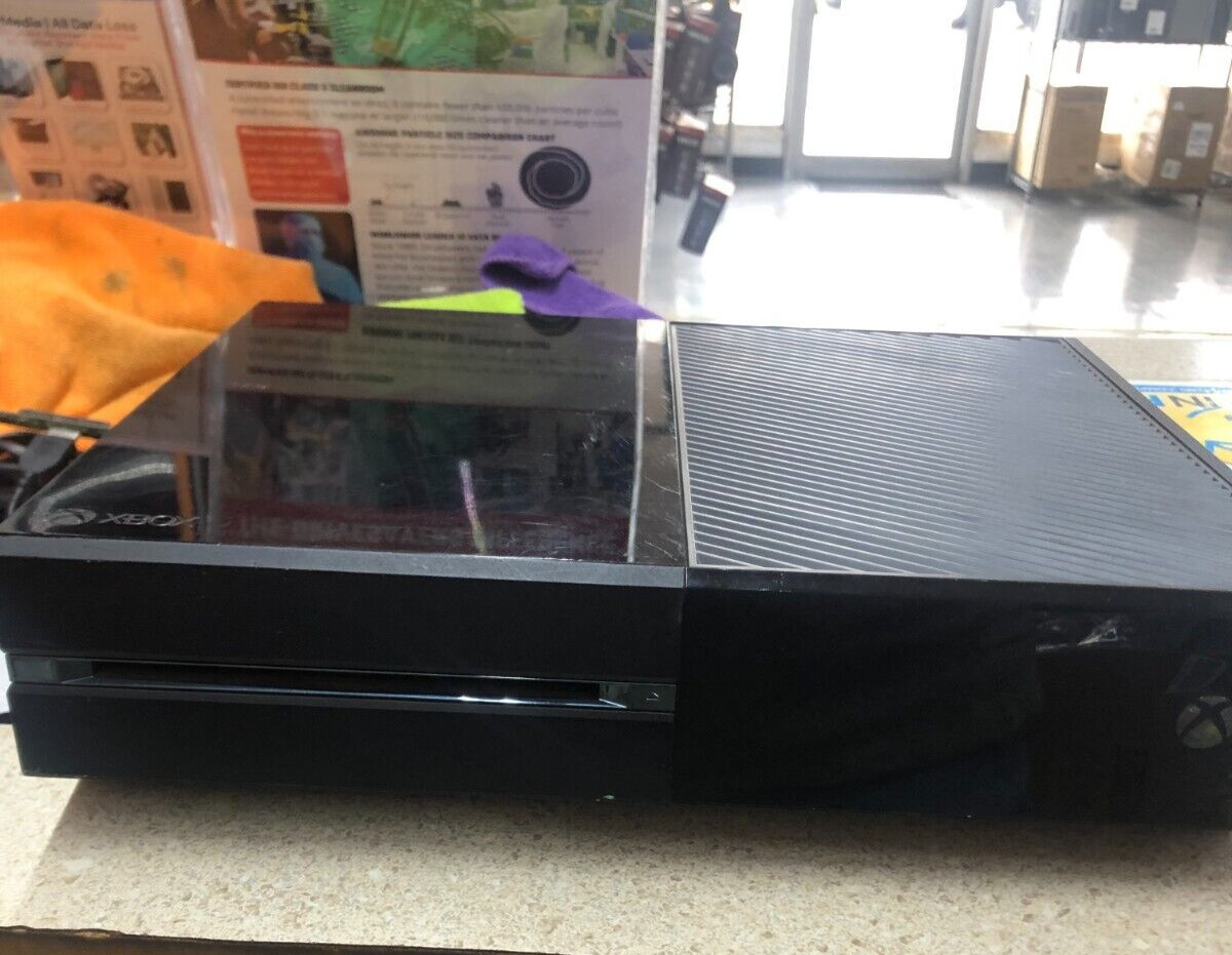 Microsoft Xbox One 500GB Console – Black HDMI GOES OUT OCCASIONALLY