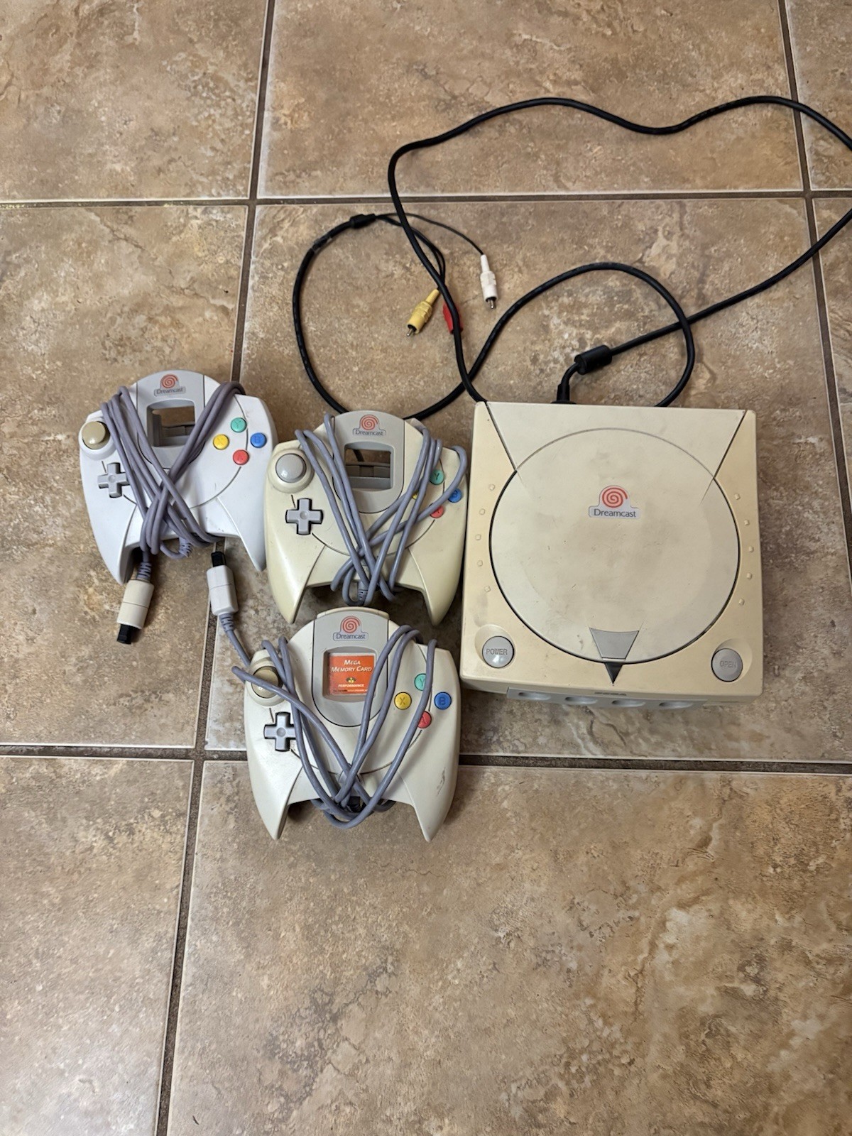 Dreamcast Console Lot 3 Controllers, 1 Game, AV Cords, Tested. No Power Cord