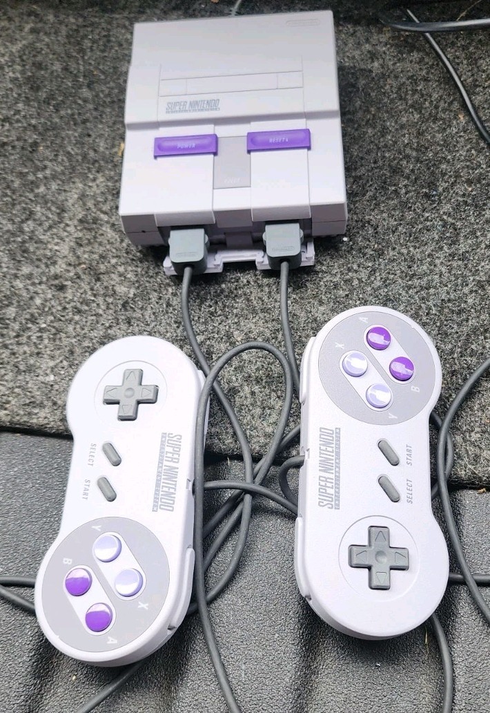 Nintendo Super NES Classic Edition Mini Console CLV-201 with 2 Controllers Gray