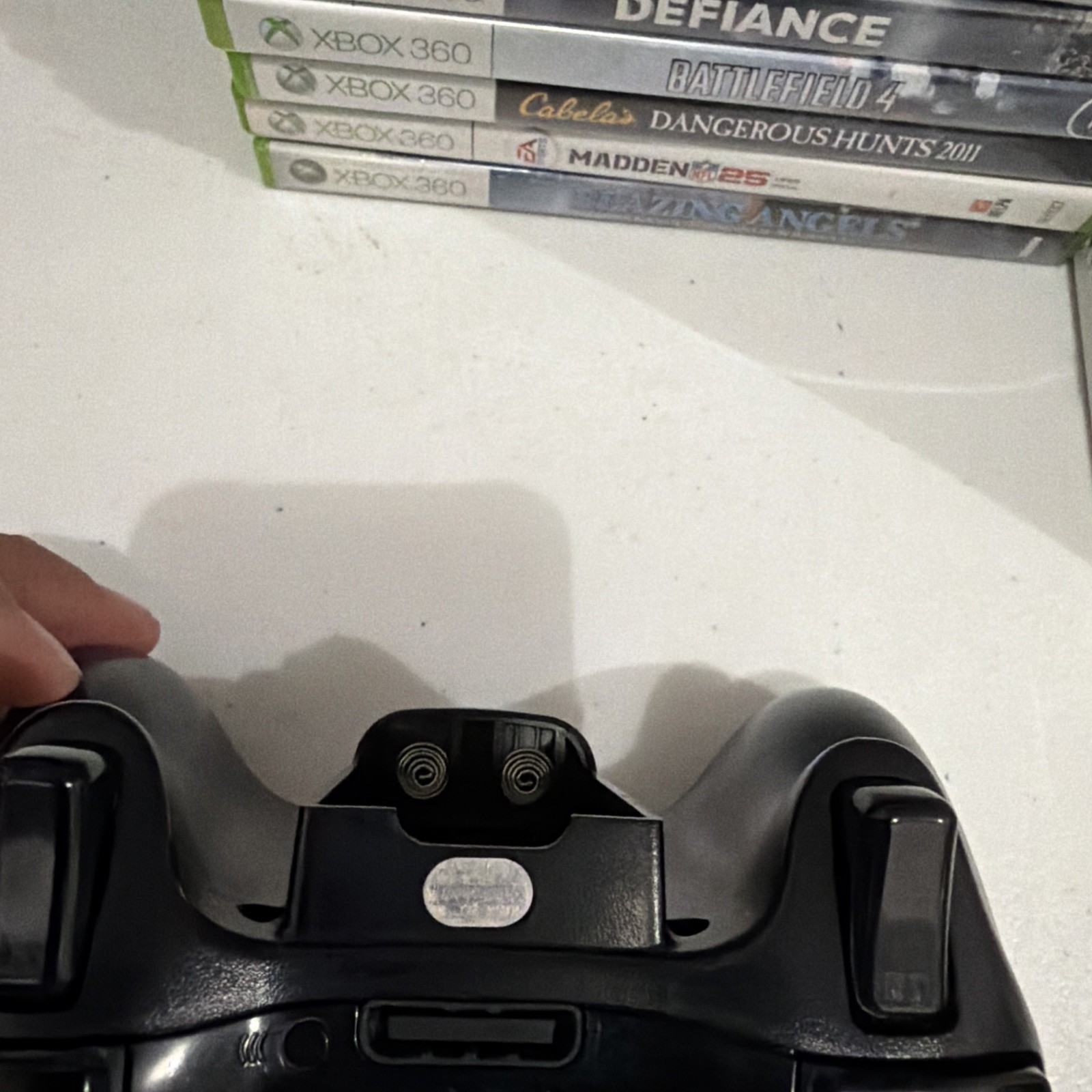 Xbox 360 Pro 20GB White Console Bundle 2 Controllers Cords 8 Games Tested