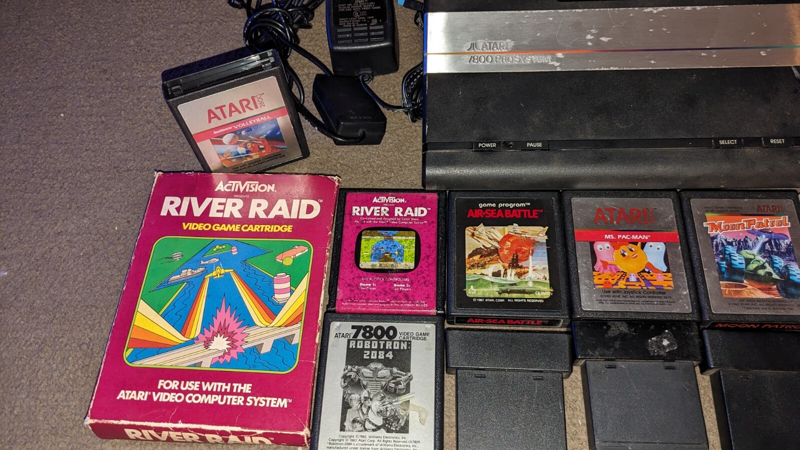 Atari 7800 system 20 Games,2 Controllers hook ups Tested to work Good condition