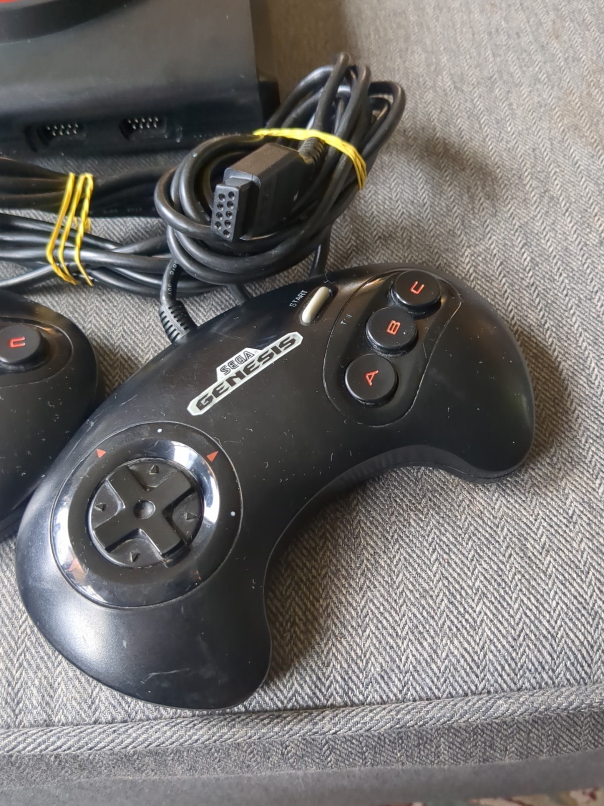 SEGA GENESIS Console MK-1601 AUTHENTIC Video Game System 1st Model 2 Controller
