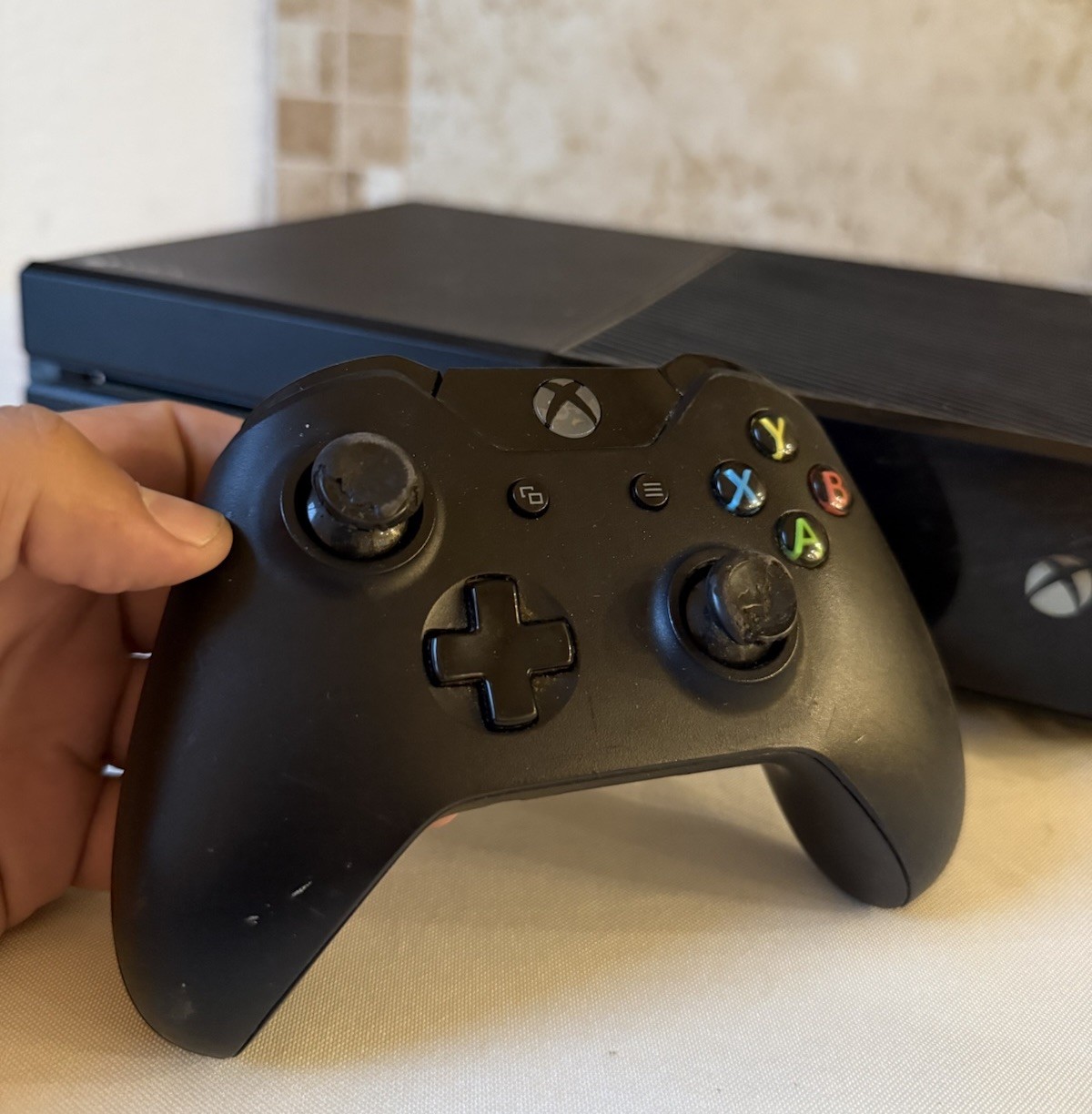*READ DESCRIPTION* Microsoft Xbox One 1540 500GB Console -WORKS BUT BROKEN SHELL