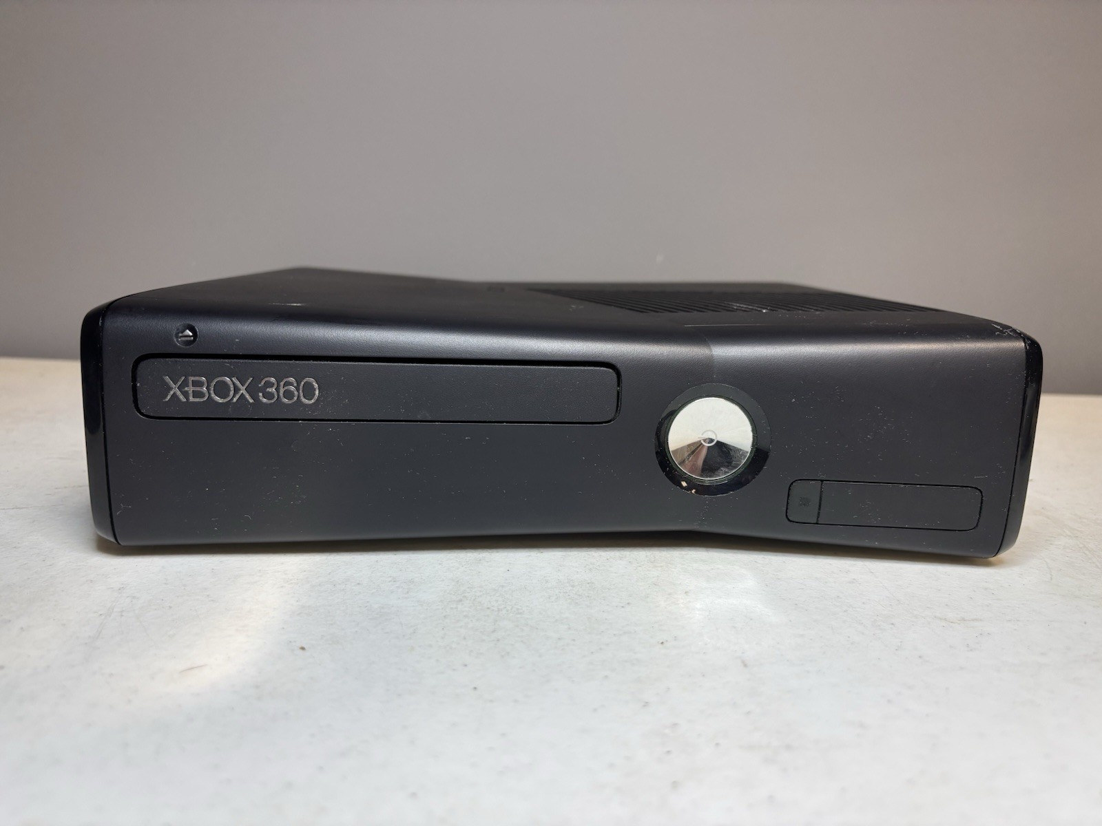 Microsoft Xbox 360 320GB Black Console w/ White Controller, Power/AV Cables