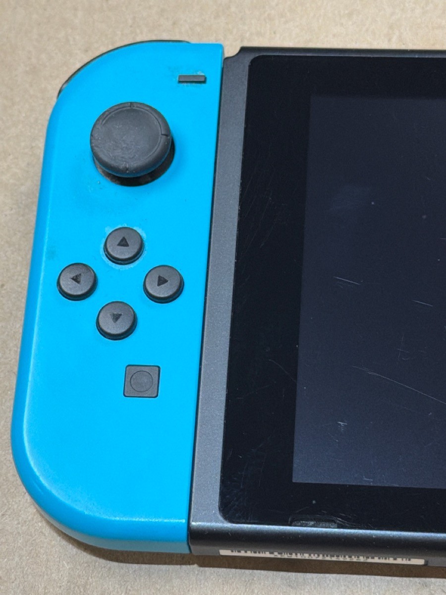 NINTENDO SWITCH HANDHELD: MODEL HAC-001 (-01) RED/BLUE, (B33004746)
