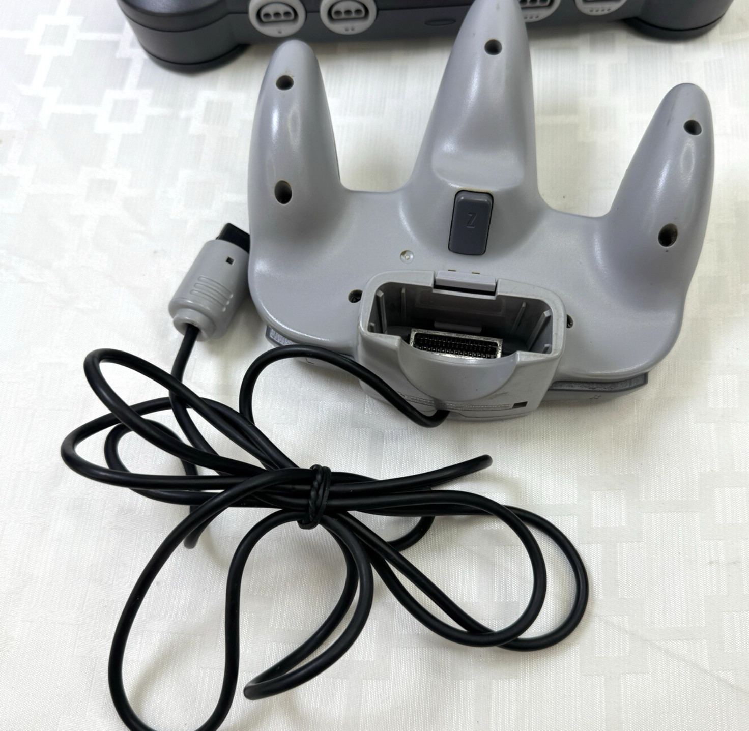 Nintendo 64 Console Bundle NUS-001 USA NS1 Serial # with Controller & Cables