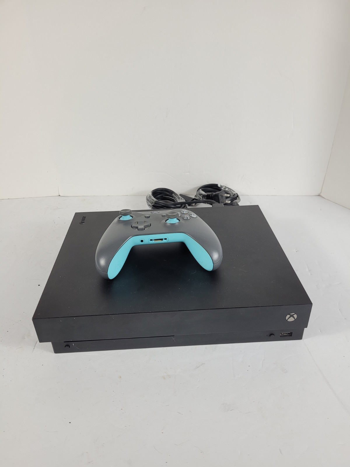 Microsoft Xbox One X (1787) 2017 1TB Console/ Controller/ HDMI/Power Cord TESTED