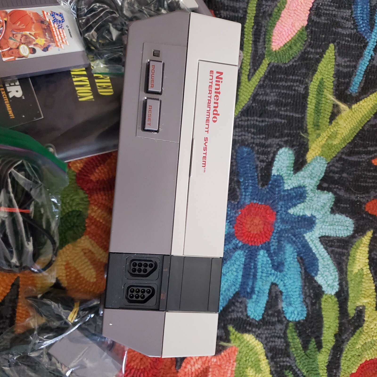 Original Nintendo NES NES-001 Gaming System Controllers Zapper Games RF-Adapter