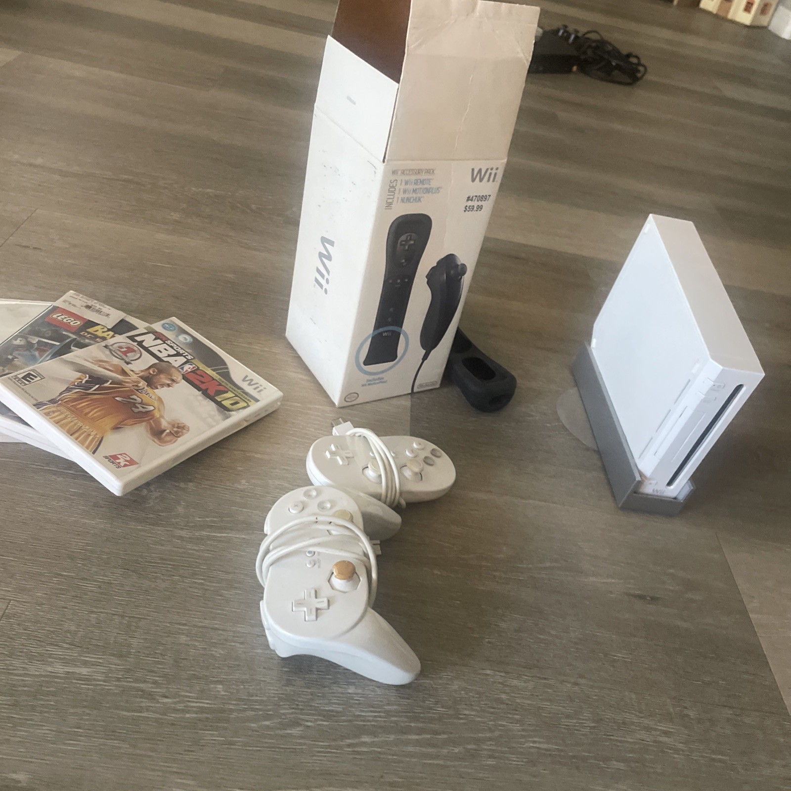 Nintendo Wii White 32GB Console Set With Cords Controllers In Box and Games