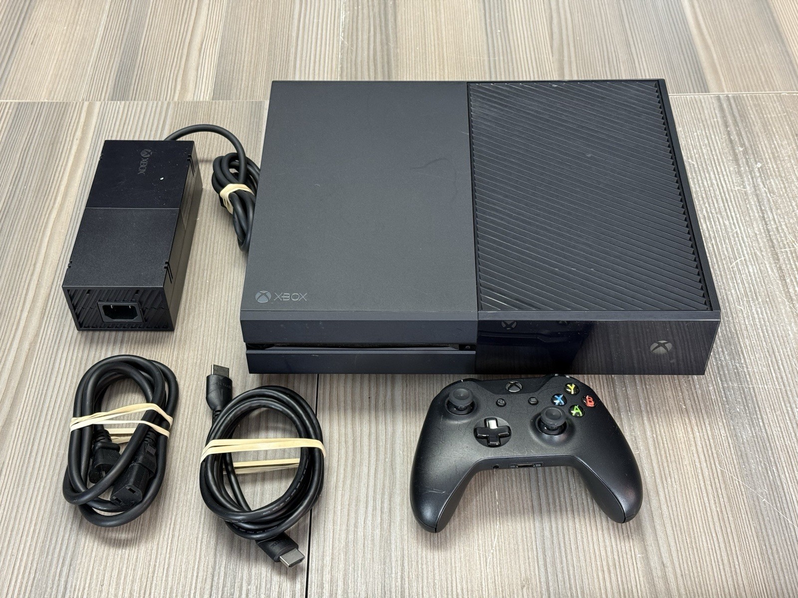 Nice Clean Microsoft Xbox One Original 500GB Video Game Console + Controller