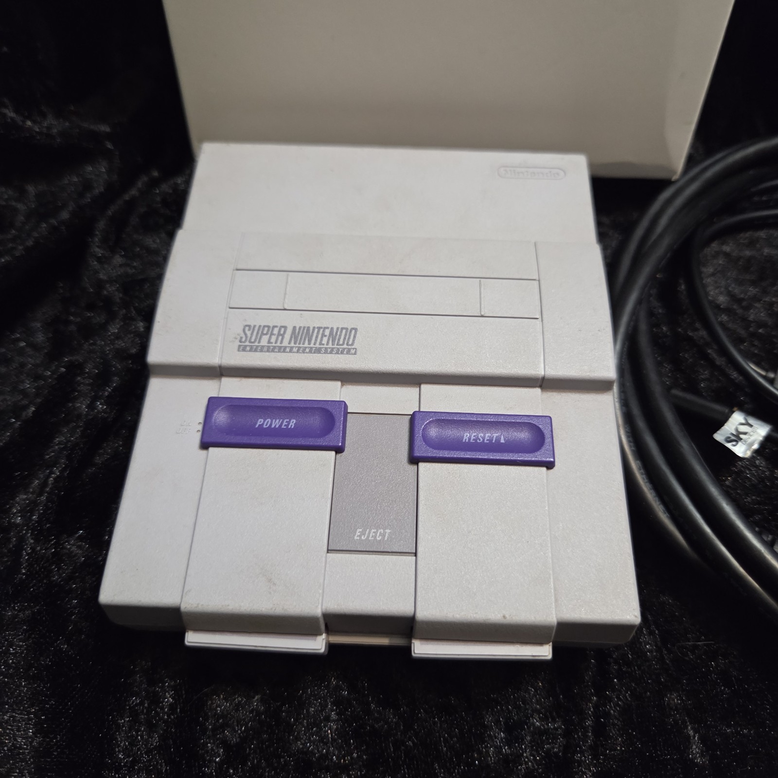 Super Nintendo SNES Mini Classic Console CLV-201 Cables 2- Cordless Controllers