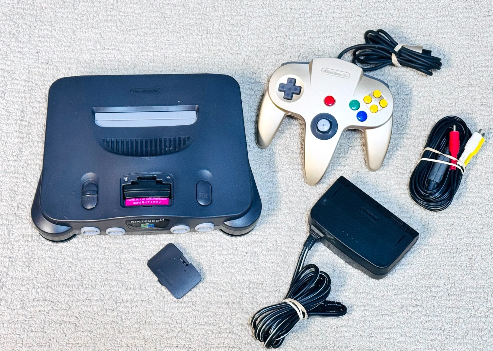 Nintendo 64 N64 Console Complete CIB + Toys R Us Limited Edition Gold Controller