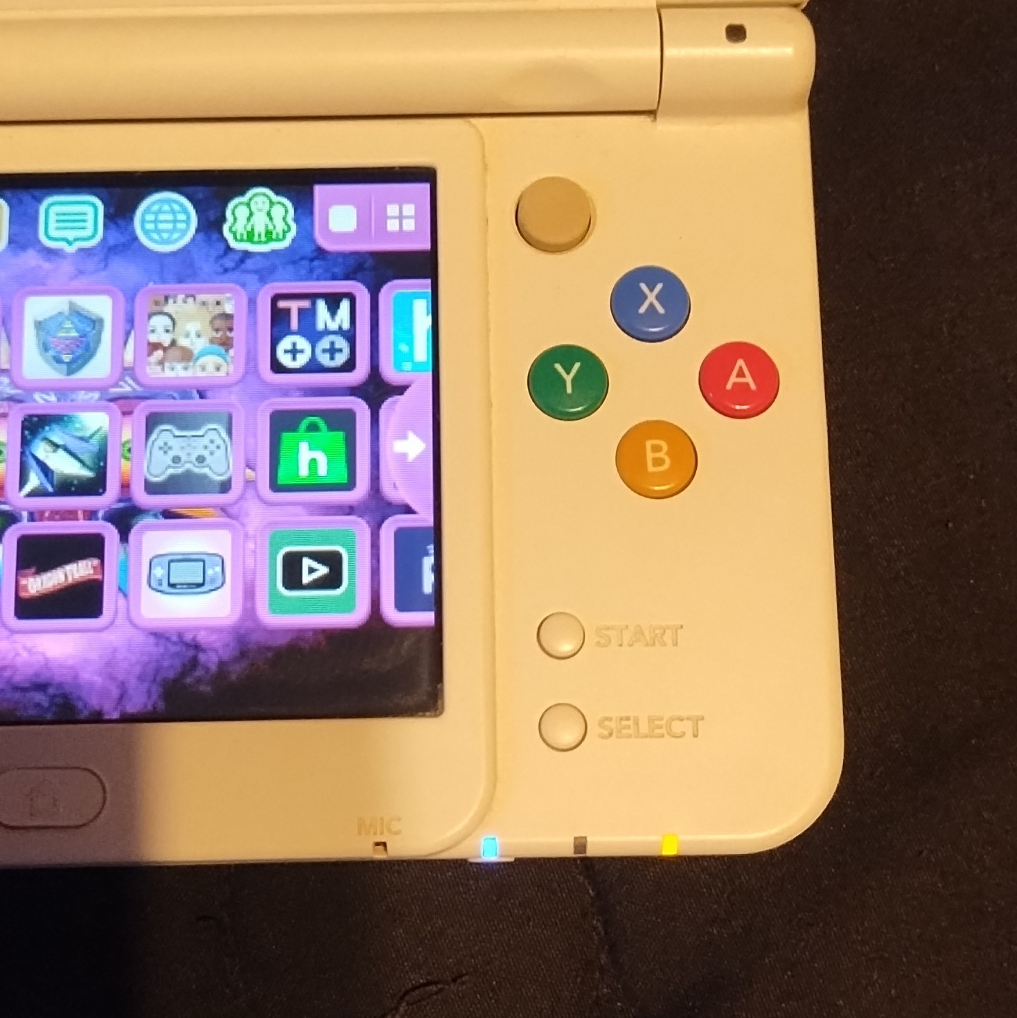 New Nintendo 3DS 8 GB with 50+ Games