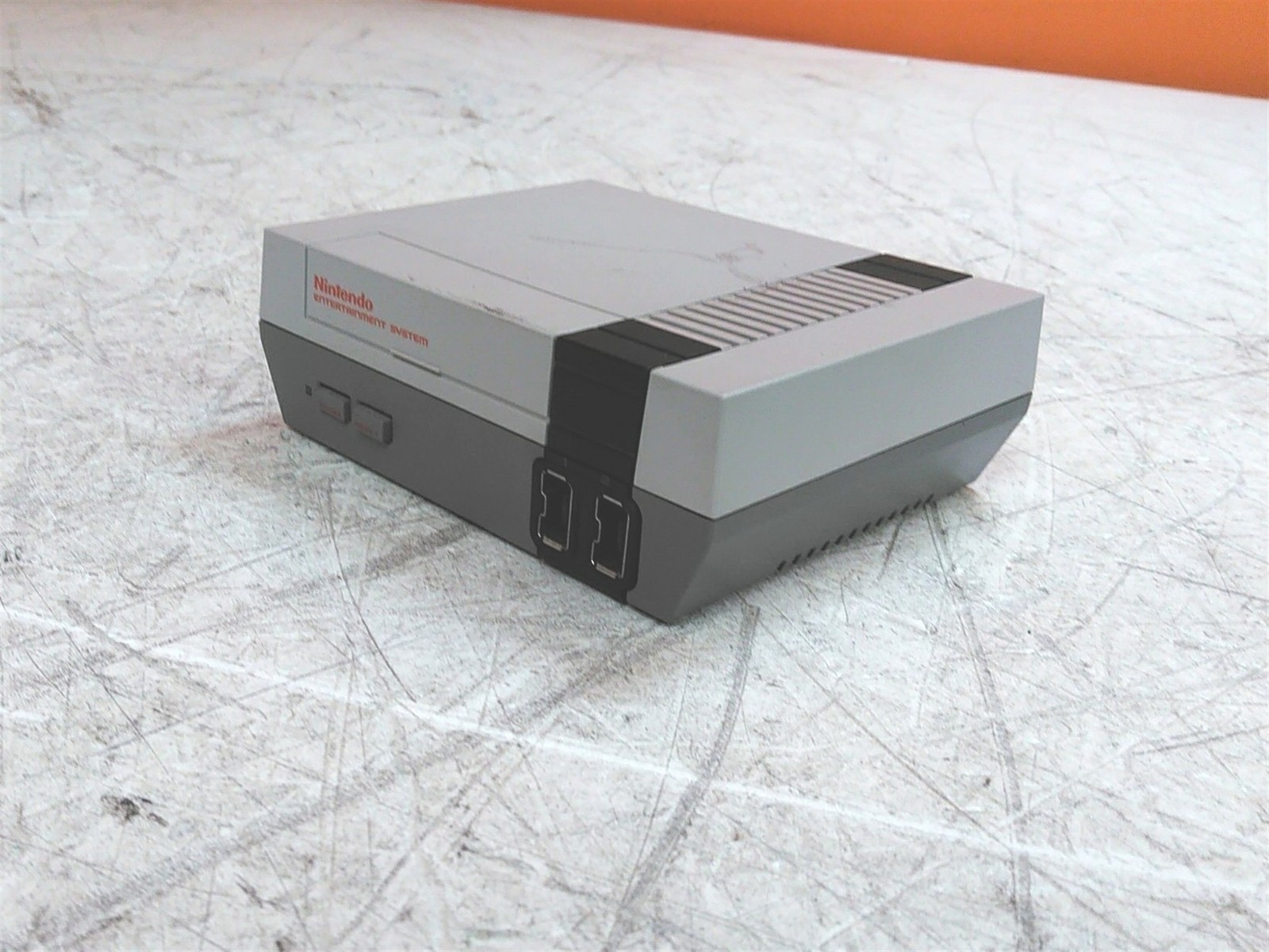 Nintendo Entertainment System HDMI NES Classic Edition with 1x Controller