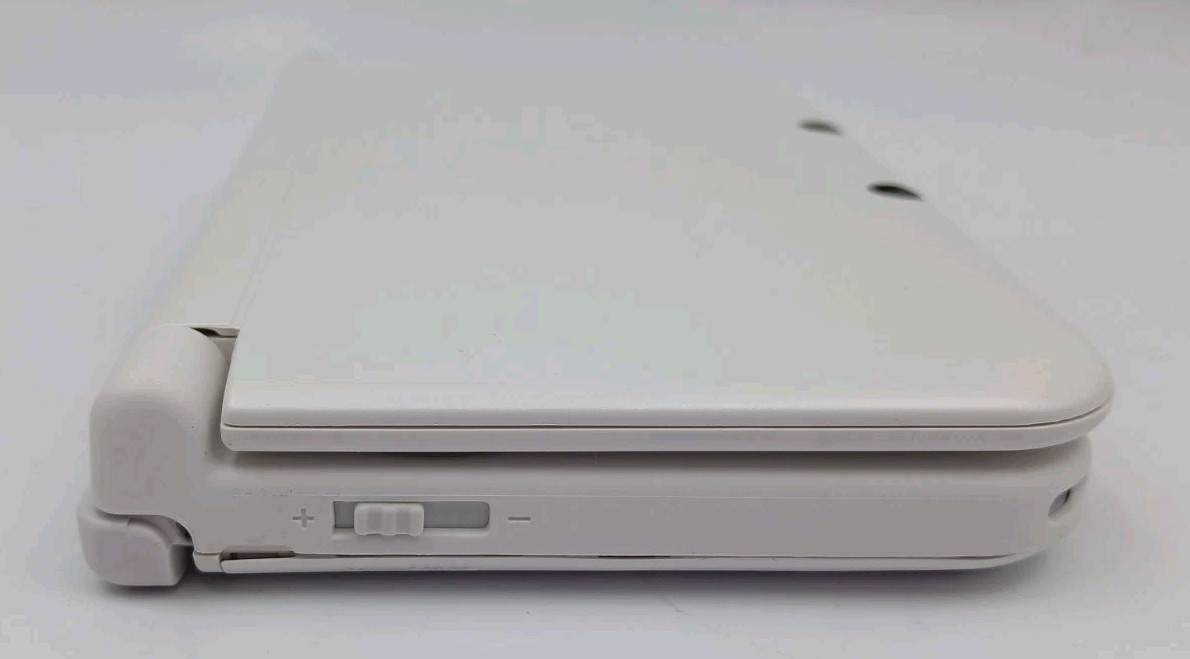 Nintendo 3DS XL White Handheld Console System SPR-001