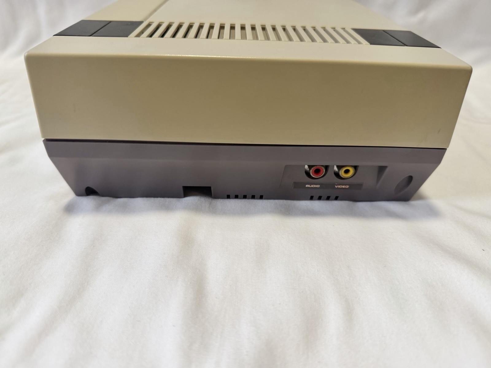 Nintendo Entertainment System NES-001 Console Bundle Cords Controllers Game