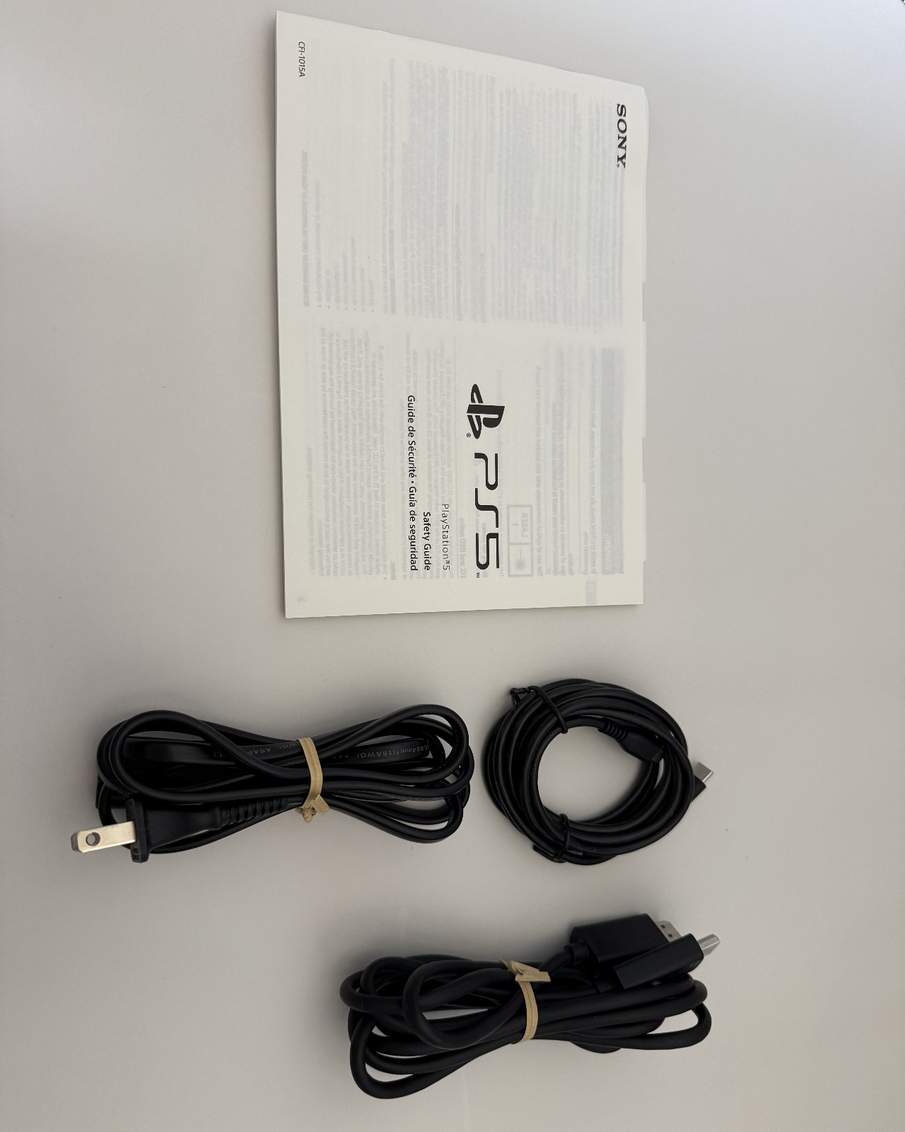 Sony PlayStation 5 – White – Disc Edition – 825GB **COMPLETE IN BOX**