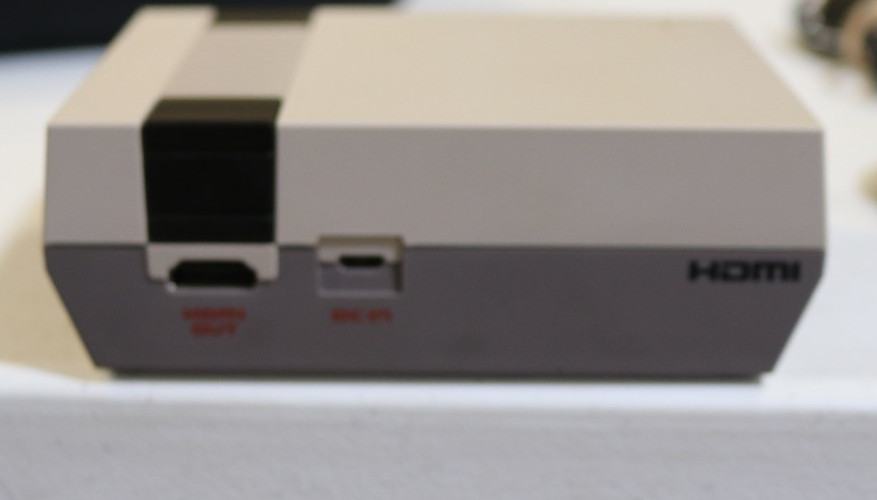 Nintendo NES Classic Mini Console w/Case 2 Controllers Cords TESTED (61301)