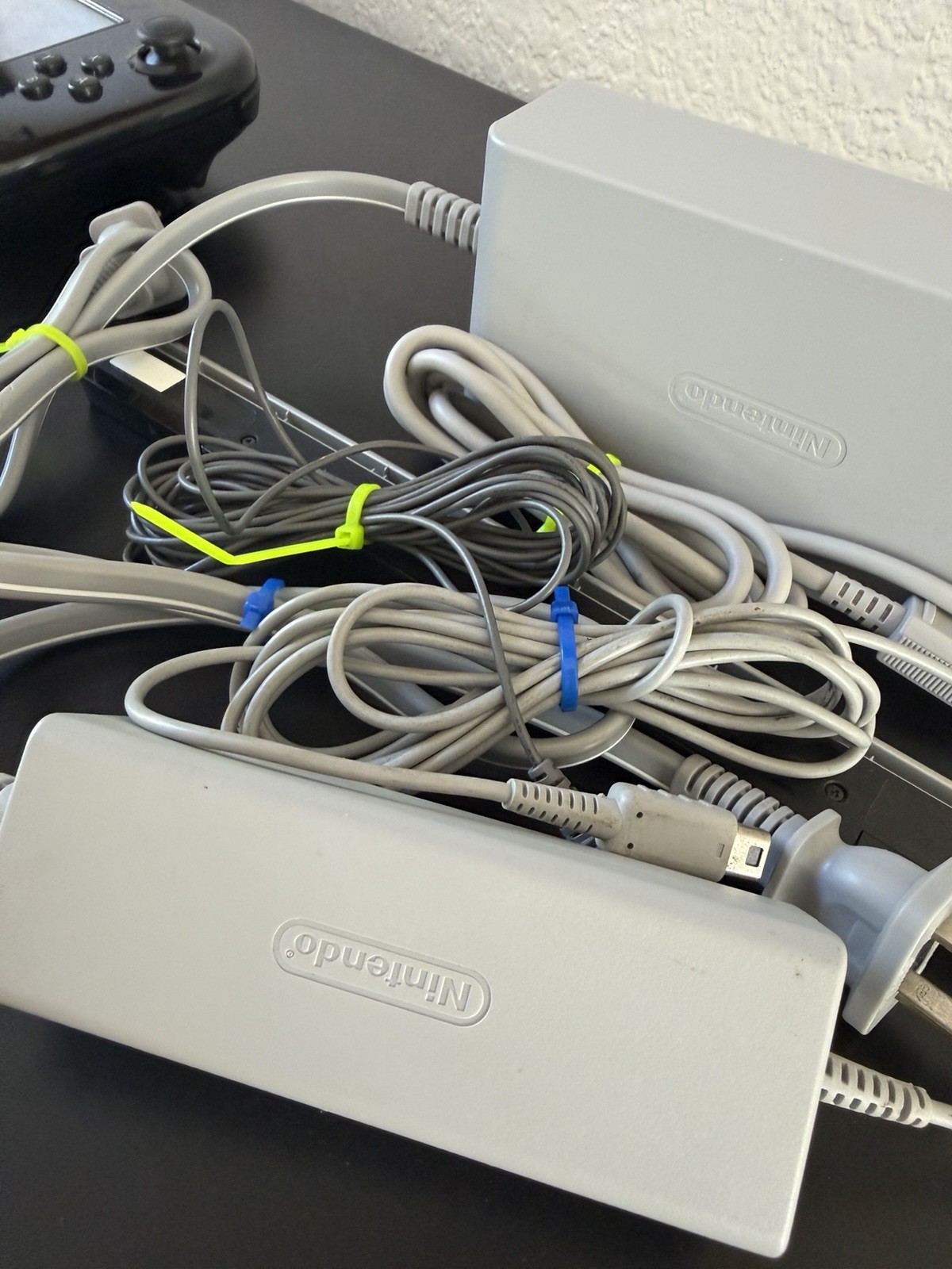 Nintendo Wii U Deluxe 32 GB Console w GamePad, Stand, and Charging Base w Games
