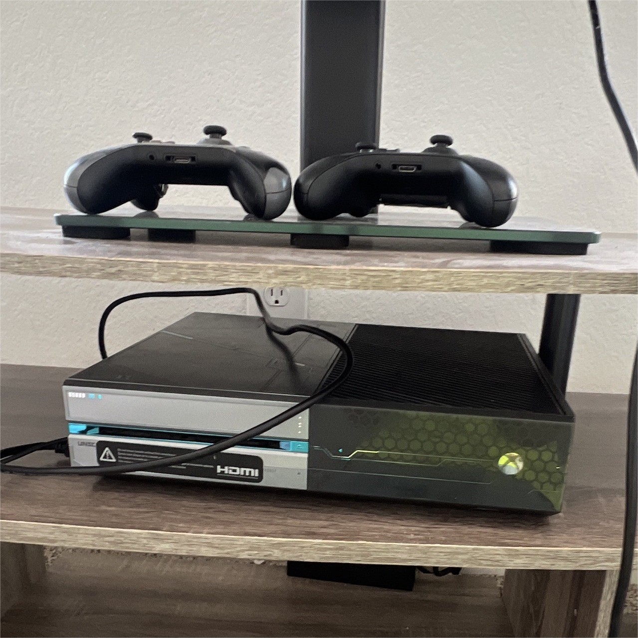 Microsoft Xbox One 500GB Black Console HDMI Wi-Fi 2 Controllers 1080p