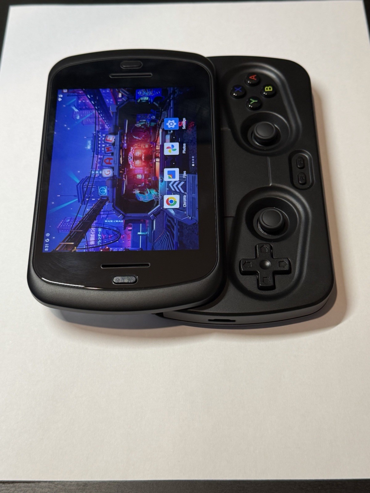ANBERNIC RG Slide Android13 Handheld Game Console 4.7″ + Screen Prot – Excellent