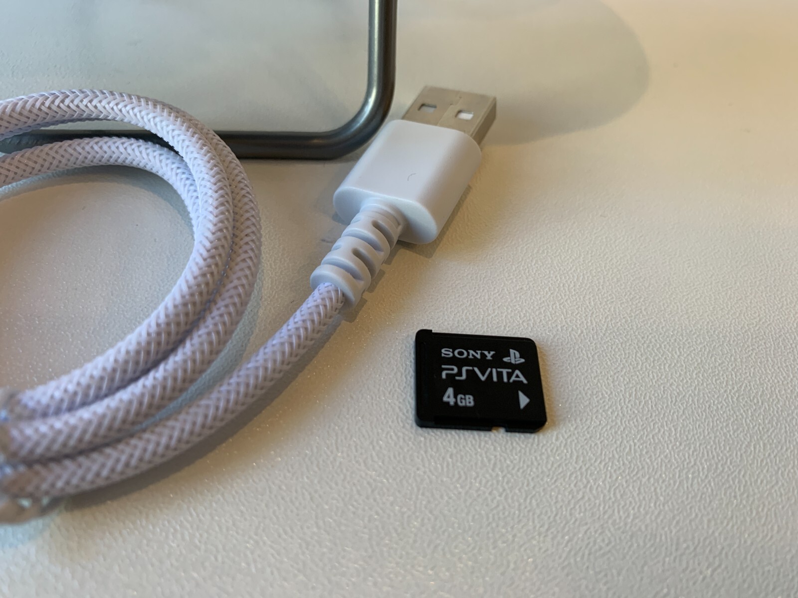 SONY PlayStation PS Vita PCH-2000 ZA19 Light Pink White 4GB memory card