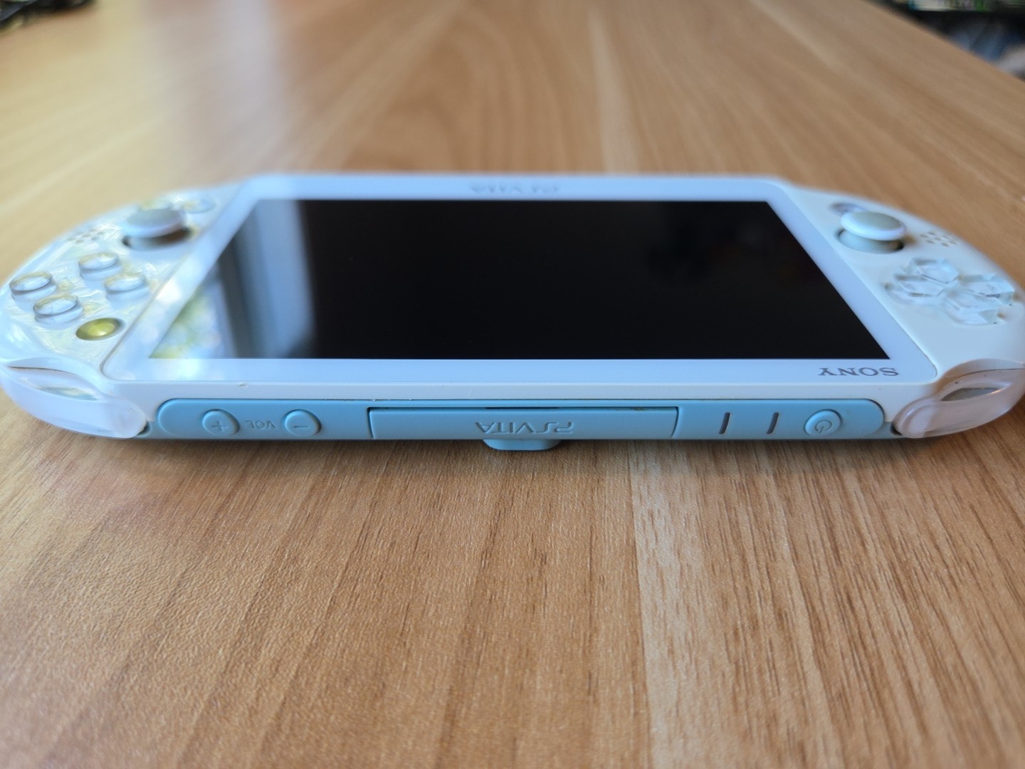 Sony PlayStation PS Vita PCH-2000 Light Blue with charger US SELLER