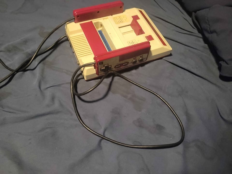 Nintendo Famicom Disk System (1986) – Red
