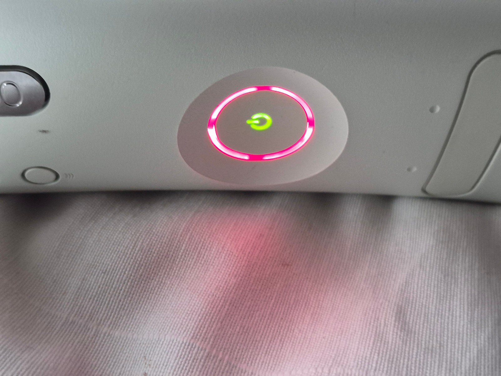 Microsoft Xbox 360 Pro 20GB Console – Matte White