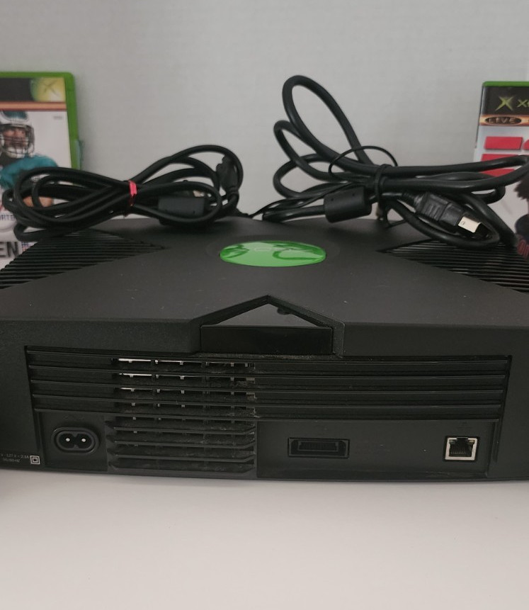 Microsoft Original Xbox Console Bundle 2 wired controllers, power and HDMI cord