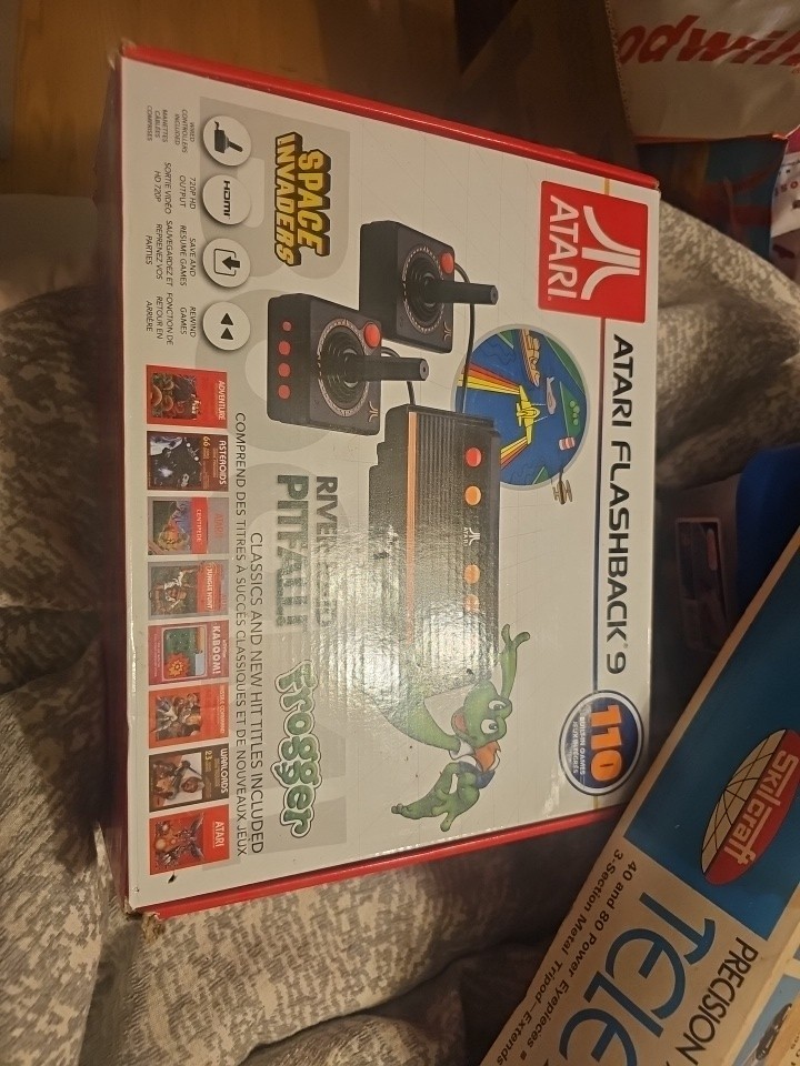 Atari Flashback 9 Deluxe Console with 110 Built-In Games . Mint Condition tested