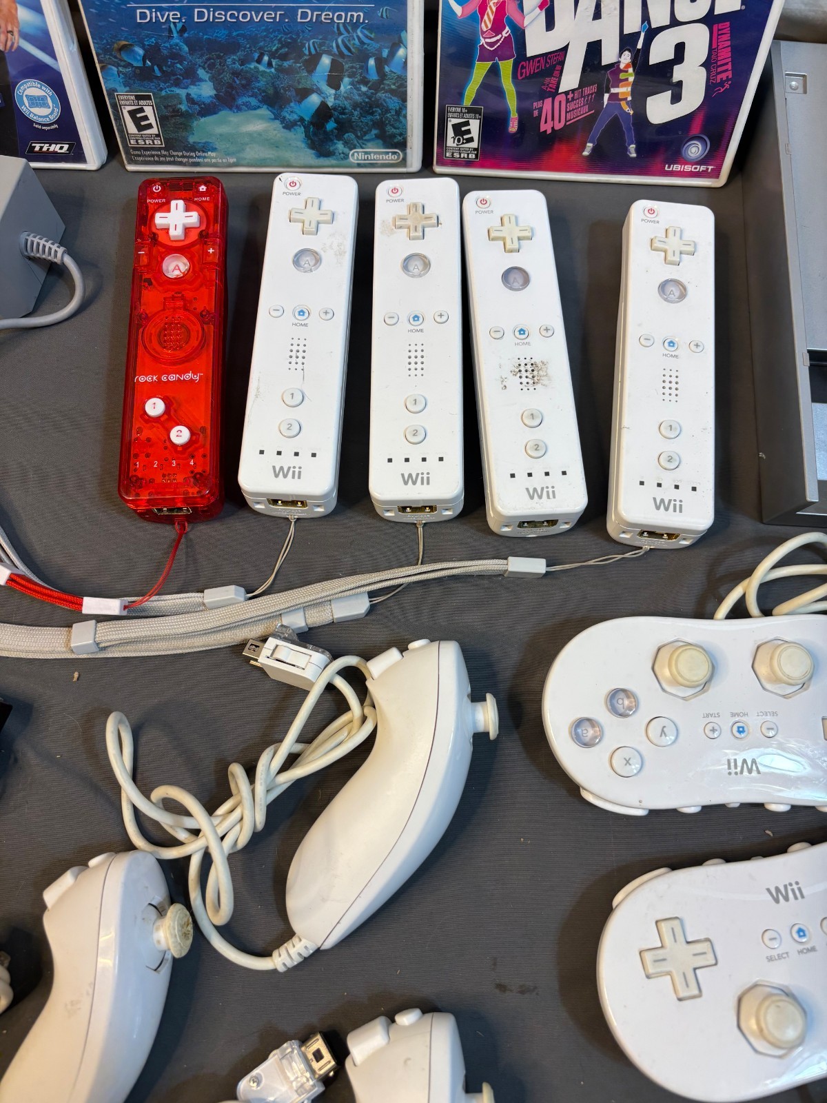 Bundle NINTENDO Wii video game system 10 games Controllers EXTRAS