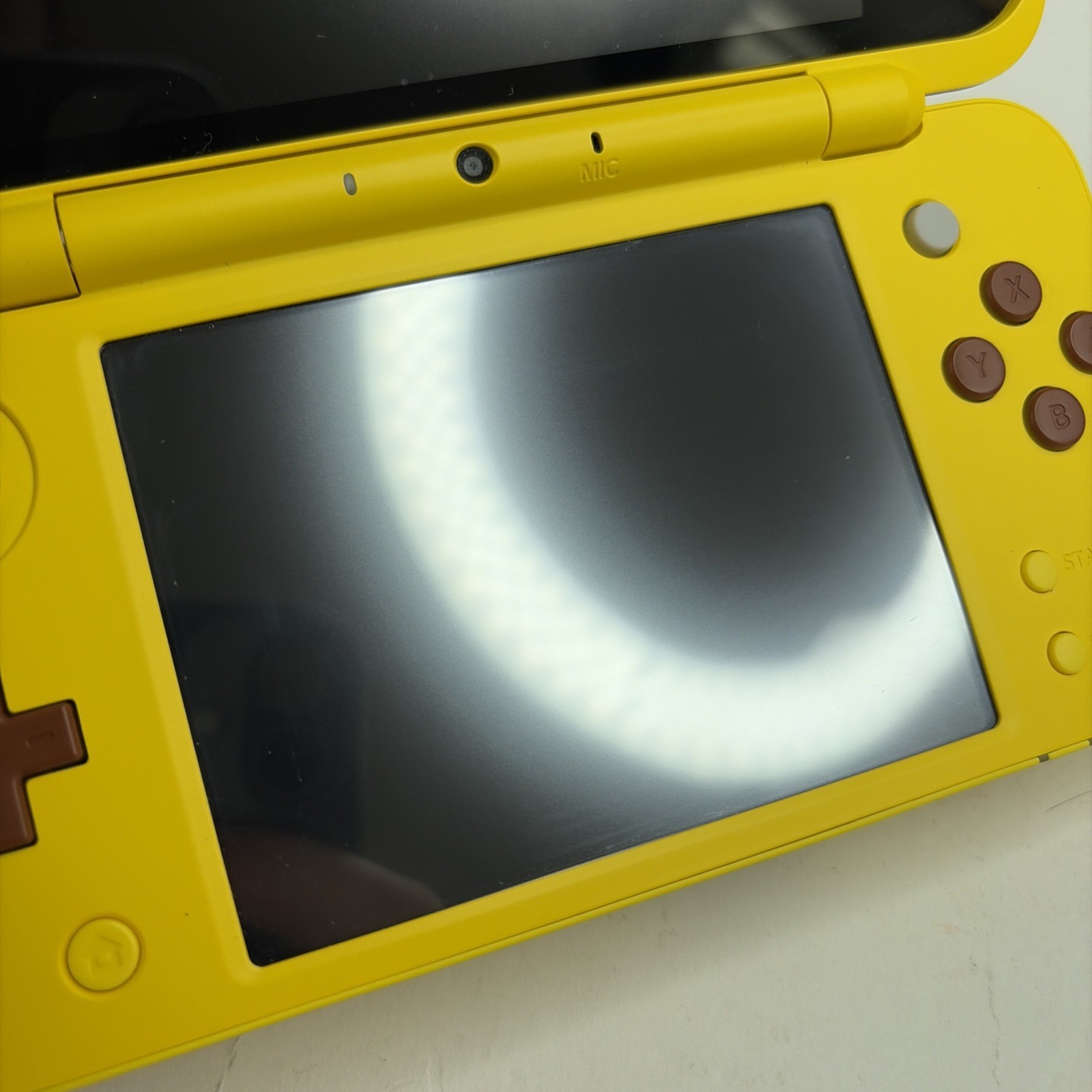 Nice! Nintendo New 2DS XL Pikachu Edition US Model W Charger Stylus