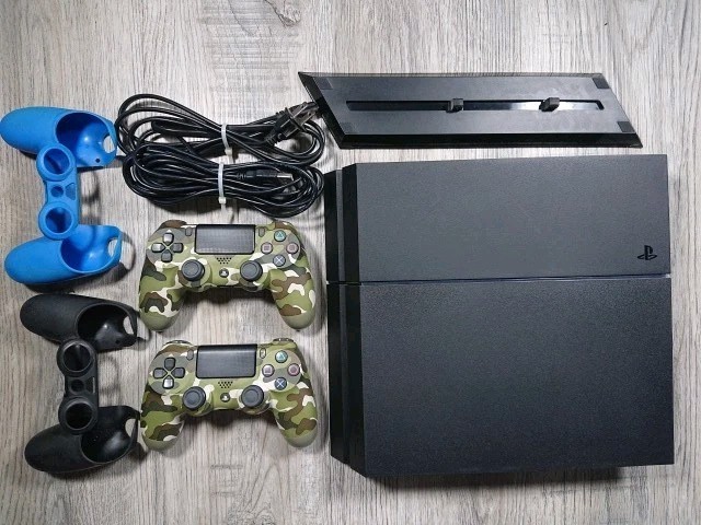 Sony PlayStation 4 CUH-1215A Gaming Bundle 15 Games 2 Camo Controllers Cords W@W