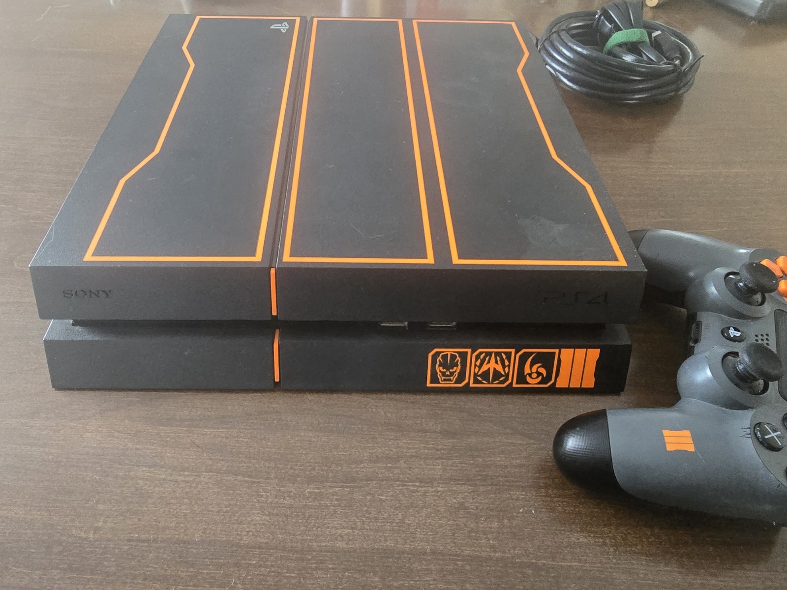 Sony PlayStation 4 Black Ops III CUH-1215B Console with Controller & Cables