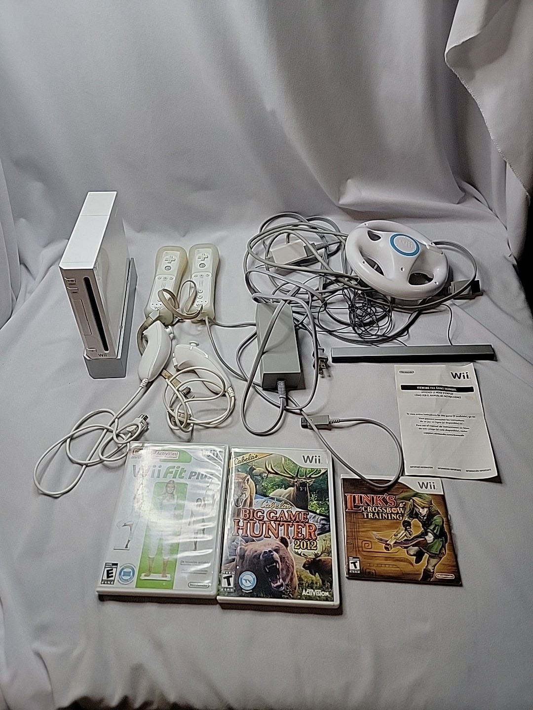 Nintendo Wii Console Bundle 3 Games 2 Remotes 2 Nunchuks Sensor Bar Cables